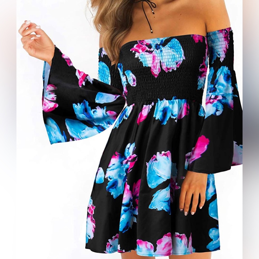 Pretty flowy floral dress off the shoulder bell sleeves. Size XL tags attached